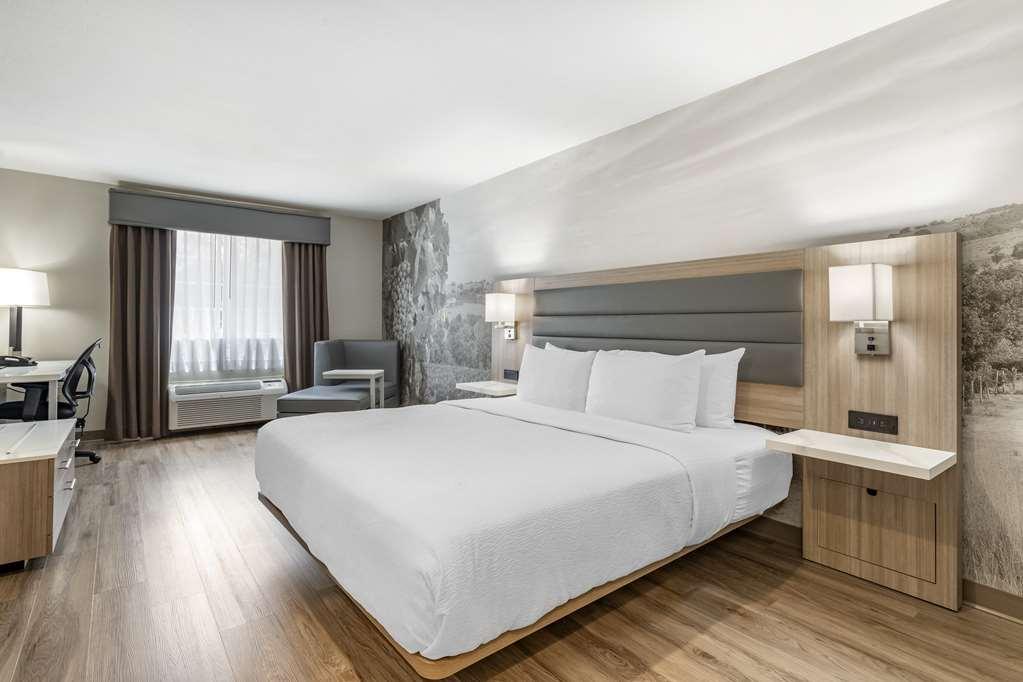 Best Western Plus Vineyard Inn Ливермор Номер фото