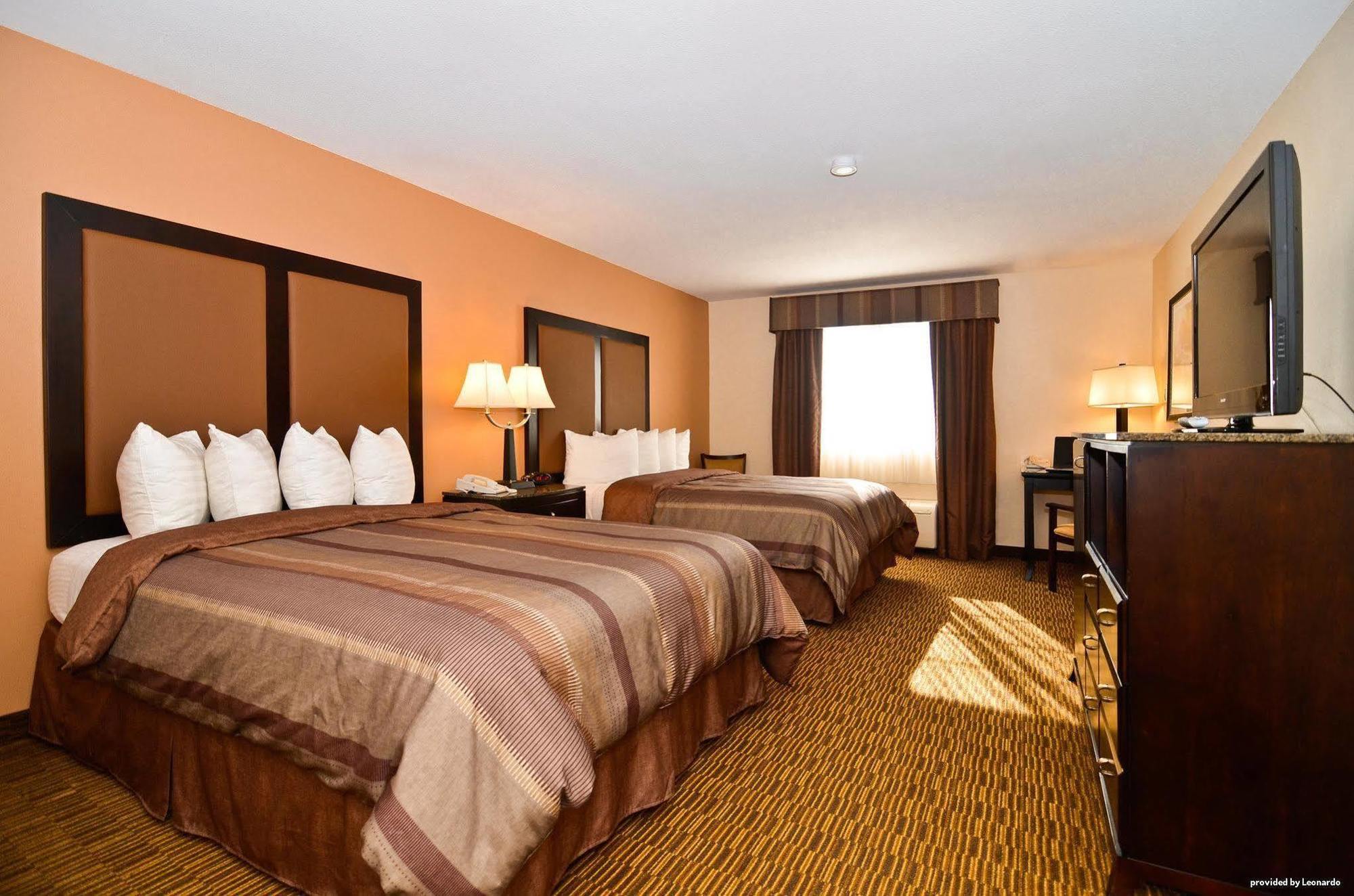 Best Western Plus Vineyard Inn Ливермор Номер фото